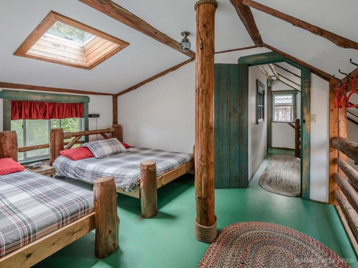 Woods End Landing Hotell Bamfield Exteriör bild