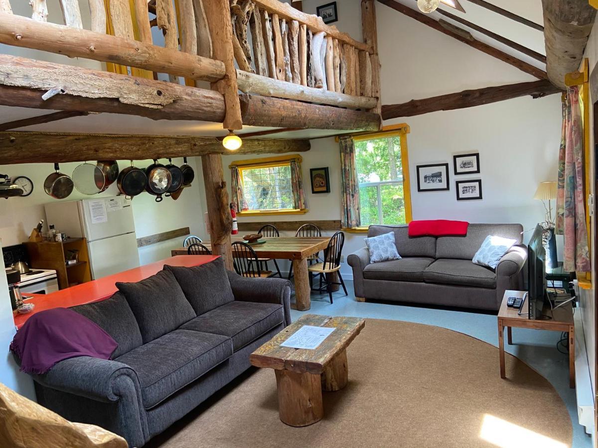 Woods End Landing Hotell Bamfield Exteriör bild